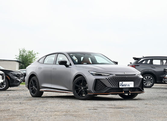 Competitieve Sport Smart Chang Een EV Changan UNI-V 5 zitplaatsen Sedan 1.5T 2.0T Auto