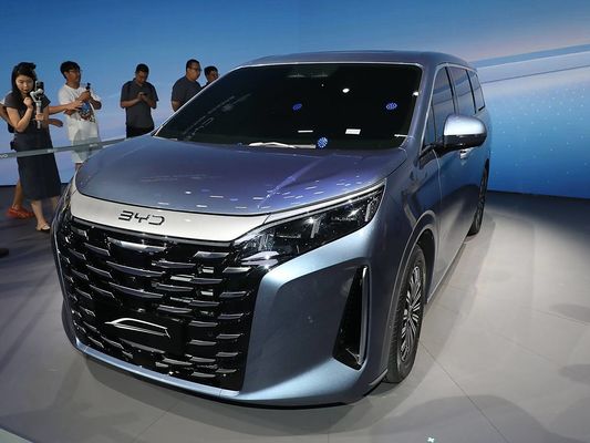 Nieuwe versie Nieuwste BYD Xia MPV Gebruik in Familie 7 Seat Hybrid Gas 1.5T EV Car